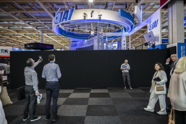 丰益国际 第1现场｜拒撤攻击性武器！巴黎航展竖黑墙隔离以色列四展台