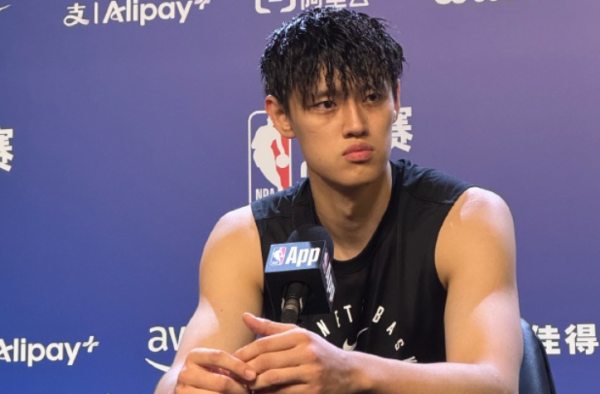 股巢网 曾凡博: 上一场比赛未出场不会有负面情绪, 我很珍惜训练营